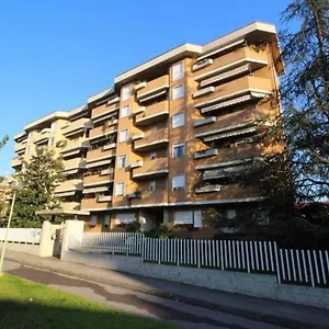 https://casa-de-rocco-solo-affitti-brevi-cir-017029lni00010.it-lombardy.com